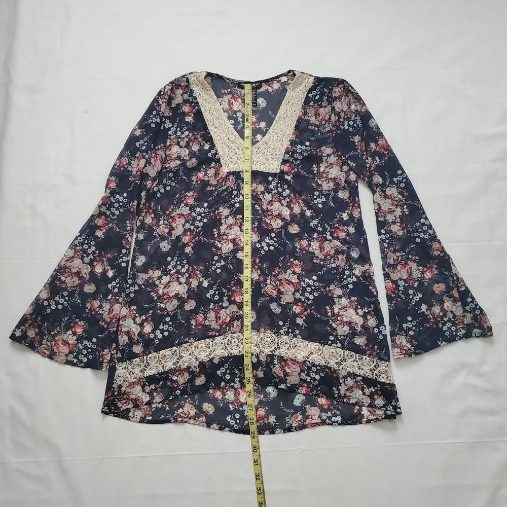 About A Girl Los Angeles Women's Sheer Floral Lace Trim Bohemian Blouse Medium - Picture 8 of 8